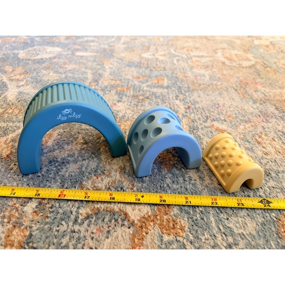 Itzy Ritzy Arch Rainbow Block Set - Picture 3 of 4